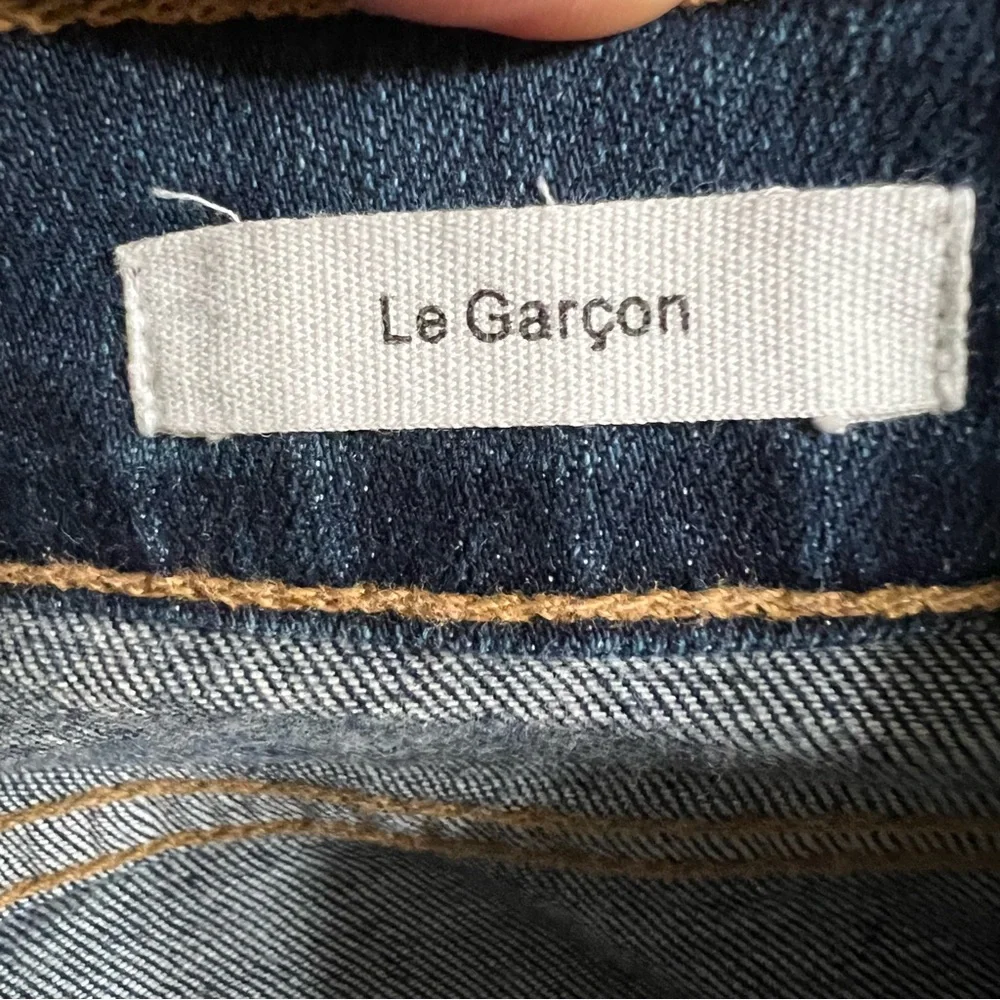 FRAME Le Garcon Mid Rise Distressed Slim Boyfriend Jeans in Azure‎ Size 27